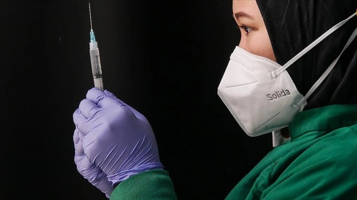 Araştırma: Kovid-19 aşılarının taraf etkilerinin dörtte üçü "nosebo etkisi" kaynaklı