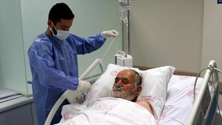 Diyabet, KOAH ve alzaymır hastası Ahmet ata telkih sebebiyle Kovid-19'u yendi