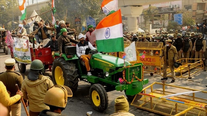 Hindistan protestolara hastalık bulunan kesinleşmemiş tarım yasalarını kaldıracak