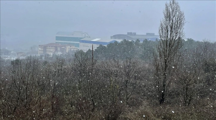 İstanbul'da muhtemel kar yağışı Silivri'nin faziletkâr kesimlerinde başladı