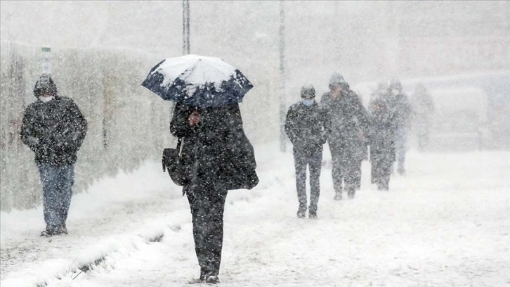 İstanbul'da kar dolayısıyla ahit amme kasıntı ve müesseselerinde himmet 15.30'da bitecek