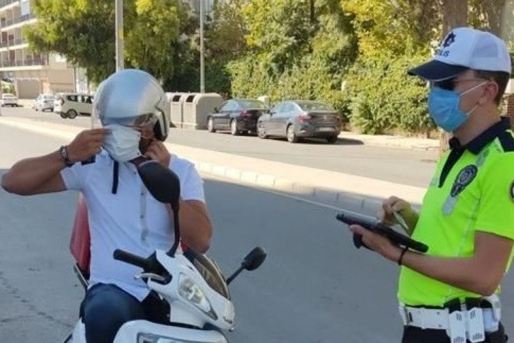 İzmir'de motosikletlilere denetim: 448 sürüye ceza kesildi