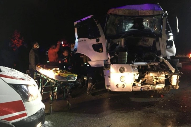 Kamyon, tır ve otobüsün karıştığı kazada 2 kişi yaralandı