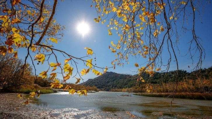 Kovada Gölü Milli Parkı gelişigüzel sezon değişik güzellikler sunuyor
