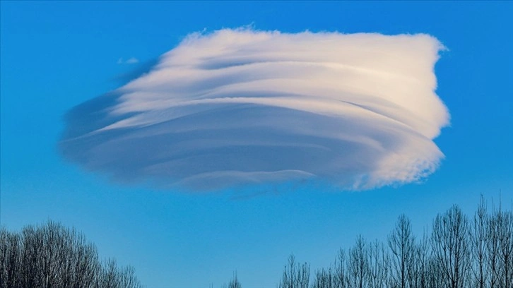 Meteoroloji Uzmanı Macit, Van'daki mercek bulutunu yorumladı: Çok bulunmaz ortak huy olayı