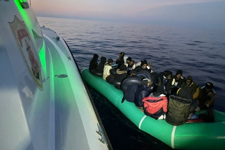 Ölümle burun buruna gelen 212 göçmeni Sahil Güvenlik kurtardı