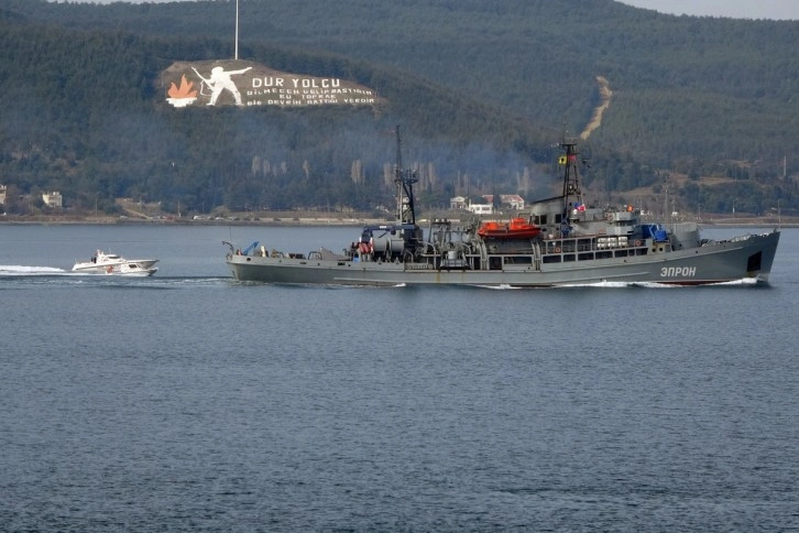 Rus askeri kurtarma gemisi ‘Epron’ Çanakkale Boğazı'ndan geçti