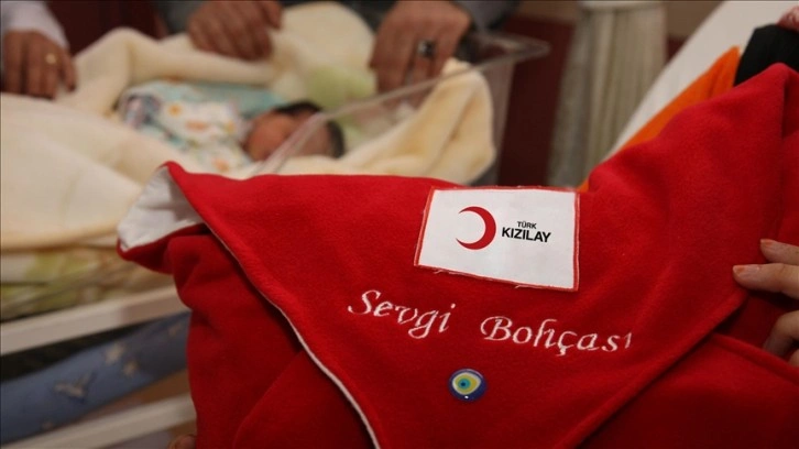 Türk Kızılay, 'Sevgi Bohçası' ile toy bebeği olan ihtiyaç sahibi ailelere destek oluyor