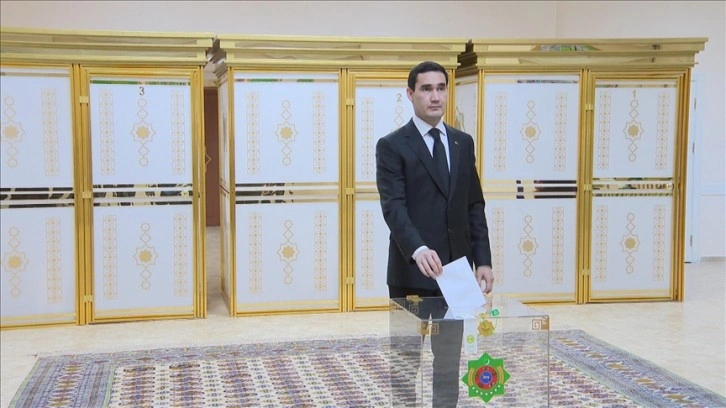 Türkmenistan'da mutluluk başkanlığı seçimini Serdar Berdimuhamedov kazandı