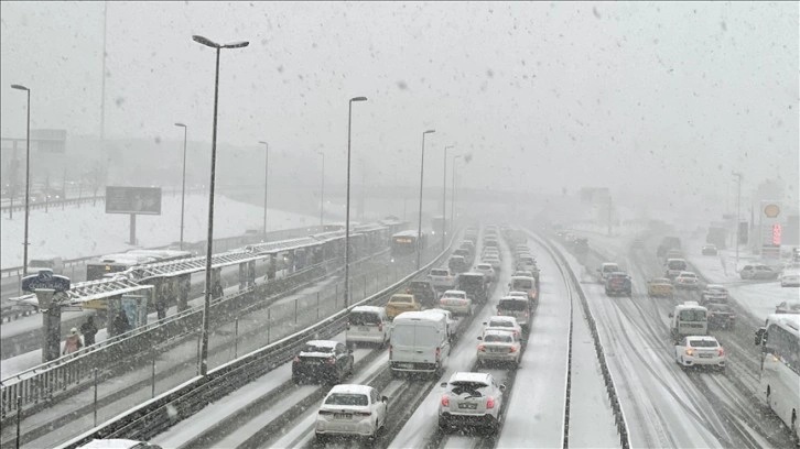 Yoğun kar yağışı zımnında Trakya'dan İstanbul'a taşıt girişine müsaade verilmeyecek