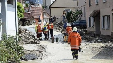 Almanya’da sansasyonel bulunan sert fırtınada minimum 3 ad öldü