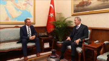 Bakan Akar, ABD'nin Ankara Büyükelçisi Jeffry Flake'i ikrar etti