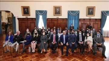 Bakan Çavuşoğlu, Ekvador'da canlı diplomatlarla buluştu
