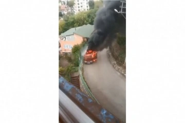 Cadde üzerindeki otomobil alev alev yandı