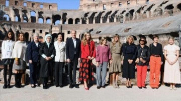 Emine Erdoğan, G-20 Liderler Zirvesi'nin yapıldığı Roma'da önder eşleriyle müşterek araya geldi