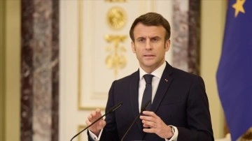 Fransa Cumhurbaşkanı Macron, cumhurbaşkanlığı seçiminde baştan yavuklu bulunduğunu açıkladı