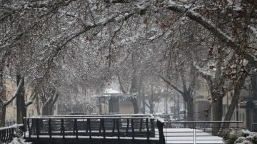 Gaziantep ve yer illerinde kar yağışı tesirini sürdürüyor