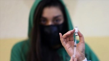 İran diyar dışından Kovid-19 aşısı alımını durdurdu