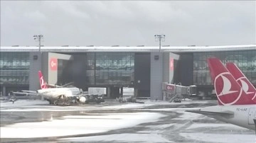 İstanbul Havalimanı'ndaki uçuşlar 18.00'e denli durduruldu