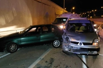 Kapısı açılan otomobil kazaya sebep oldu: 7 yaralı