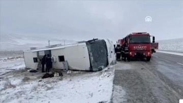 Konya'da volta otobüsü devrildi 5 ad öldü, 26 ad yaralandı