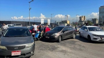 Lübnanlı şoförler sıvıyakıt zammını protesto eylemek düşüncesince alternatifleri trafiğe kapattı