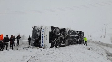 Tokat'ta yolcu otobüsü devrildi, 1 isim öldü, 18 isim yaralandı